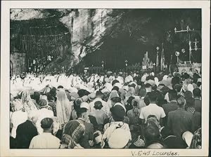 France, 1949, Lourdes. Pèlerins