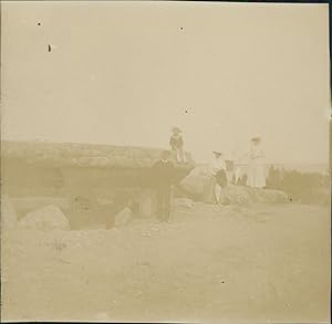 France, Bretagne, Dolmen La Table des Marchands à Locmariaquer, circa 1900