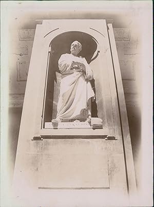 Italia, Firenze, Galleria degli Uffizi. Statua di Andrea Casalpino