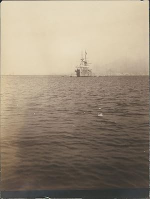 Italie, Naples. Un navire dans le Port de Naples, 1904