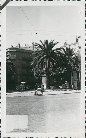 Toulon, devant la gare