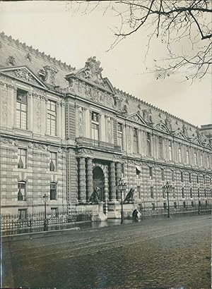 Paris, une entrée du Louvre