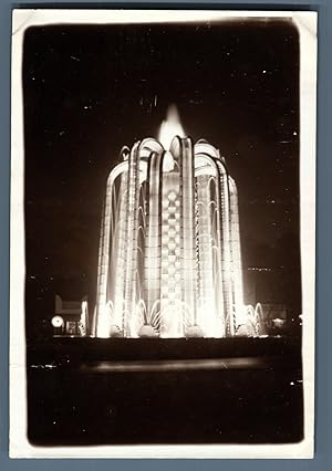France, Exposition Coloniale Internationale de 1931. Fontaine illuminée la nuit