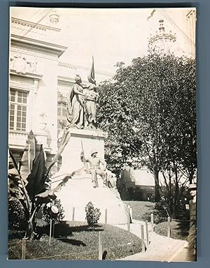 France, Paris, Statue pour les Soldats morts à Madagascar