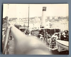 UK, Bournemouth, Loading the Steamer
