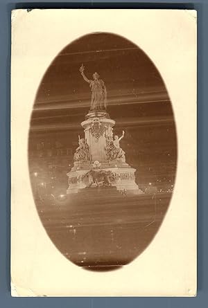 France, Paris, Place de la République, la nuit