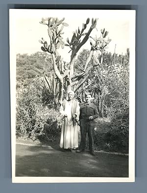 Palestine, Soldier posing with local