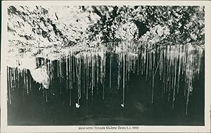 Bild des Verkufers fr New Zealand, Glow Worm Threads in Waitomo Caves (North Island) zum Verkauf von photovintagefrance
