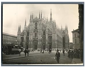 Italia, Milano, Il Duomo. Scena animata