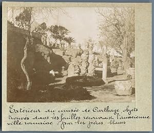 Tunisie, Extérieur du Musée de Carthage, Objets trouvés dans les fouilles