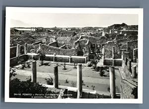 Italia, Pompei, Peristilio dell'antico gladiatorio e panorama Regione V.