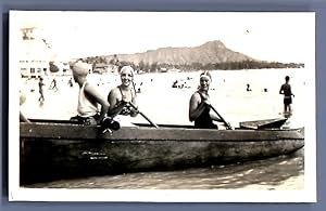 Hawaii, Honolulu, Riding the waves in the Outrigger