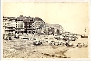 Angleterre, England, Hastings, la plage et les ruines du château fort, circa 1880