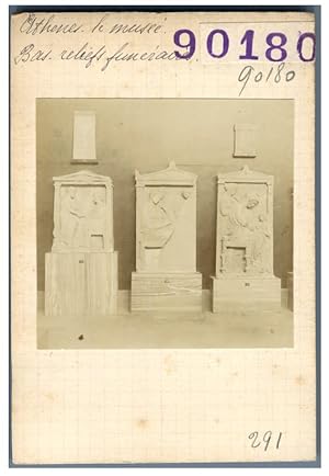 Grèce, Athènes, Le Musée. Bas-reliefs funéraires