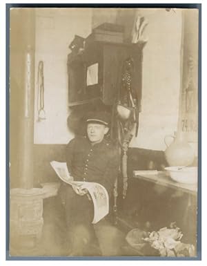 France, Scène militaire, jeune soldat lisant le journal