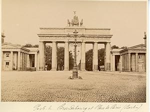 Bild des Verkufers fr Allemagne, Berlin, Porte de Brandebourg et Place de Paris zum Verkauf von photovintagefrance
