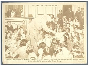 France, Ambassade de l'Angleterre à Paris, Un goûter pour les enfants