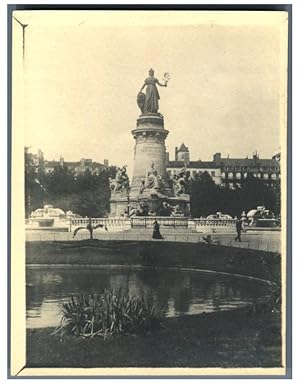 France, Lyon, Place Carnot, Statue "A la gloire de la République"