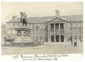 France, Rouen, Place de l'Hôtel de Ville. Statue de Napoléon Ier