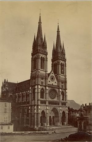 France, Voiron, l'église Saint-Bruno, vue générale