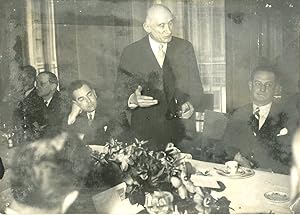 M.Schumann pendant un discours au déjeuner du syndicat des quotidiens régionaux