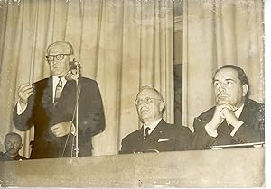 Mr Guy Mollet, Emile Bollaert et Mitterrand
