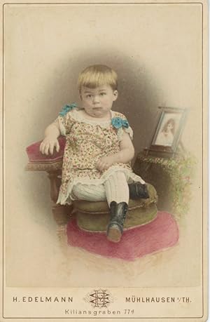 H. Edelmann, Une enfant pose