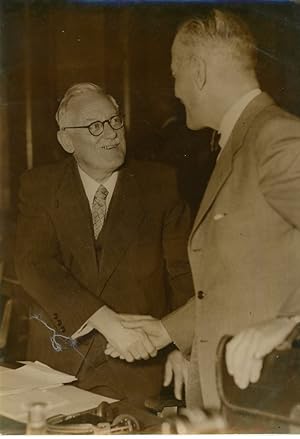 Mr Vichinsky, délégué d'URSS avec Mr Cadogan