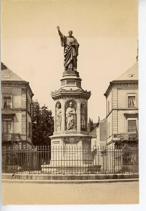 France, Dijon Statue de Saint-Bernard