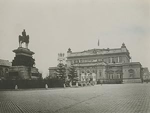 Bulgarie, Sofia, Sabranié (Parlement de Sofia) et la statue du Tzar Libérateur
