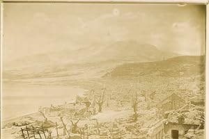 Martinique, la ville de Saint Pierre en ruines après l'éruption du volcan La Montagne Pelée, 1902