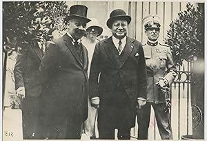 Bild des Verkufers fr Italie, Cesare Maria De Vecchi avec A. Mussolini  la noce de Edda zum Verkauf von photovintagefrance