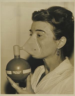 Lady with oxygen mask