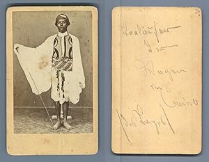 Egypte, Le Caire, jeune homme en costume