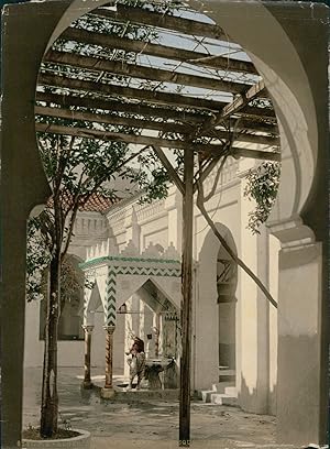 Alger. La fontaine dans la mosquée El Kébir.