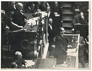 Paris, Pierre Mendès-France à la tribune de l'Assemblée Nationale, juin 1954