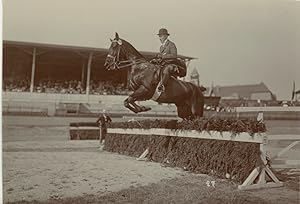 Zinsel, Darmstadt, Un Cavalier Pendant Un Saut D'Obstacle