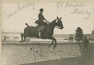 Menzendorf, Berlin, Un Cavalier Pendant Un Saut D'Obstacle