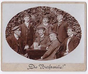 Gruppenbild Verbindungsstudenten "Die Bierfamilie" um 1900