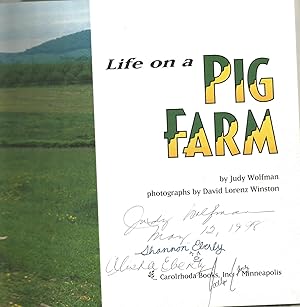 Life on a Pig Farm (Carolrhoda Photo Books)