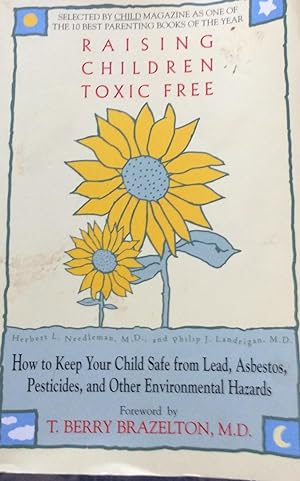 Immagine del venditore per Raising Children Toxic Free: How to Keep Your Child Safe from Lead, Asbestos, Pesticides, and Other Environmental Hazards venduto da Artful Dodger Books