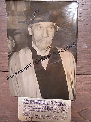 PHOTO DE PRESSE 1955 ANGLETERRE DR ALBERT SCHWEITZER DR HONORIS CAUSA CAMBRIDGE