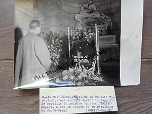 PHOTO DE PRESSE 1955 PARIS DÉCÈS DE MAURICE UTRILLO M. FERON DEVANT CERCUEIL