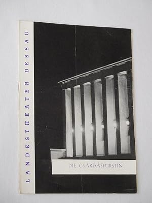 Seller image for Programmheft 17 Landestheater Dessau 1961/62. DIE CSARDASFRSTIN von Stein/ Jenbach, Kalman (Musik). Insz.: Alfred Tichy, musikal. Ltg.: Wolfgang Schmorl, Bhnenbild/ Kostme: Gnter Kretzschmar. Mit Charlotte Lindner, Rolf Mller, Margot Petermann, Friedel Weitkamp, Christine Kchler, Hubertus Kper, Richard Surek, Gunter Bttcher for sale by Fast alles Theater! Antiquariat fr die darstellenden Knste