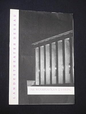 Imagen del vendedor de Programmheft 9 Landestheater Dessau 1961/62. DER WIDERSPENSTIGEN ZHMUNG von Shakespeare. Insz.: Eberhard Kratz, Bhnenbild/ Kostme: Gnter Kretzschmar, techn. Ltg.: Stefan Rummel. Mit Walter Martin, Erica Kuppi, Christel Keiling, Otmar Weinhold, Alfred Woronetzki, Hans-Dieter Krone, Herbert Albes, Eberhard Lorenz, Konrad Haase, Fred-Artur Geppert a la venta por Fast alles Theater! Antiquariat fr die darstellenden Knste