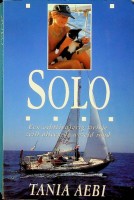 Seller image for Solo Een achtienjarig meisje zeilt alleen de wereld rond for sale by nautiek