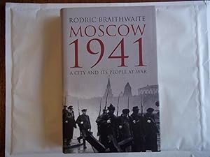 Bild des Verkufers fr Moscow 1941: A City & Its People at War: A City and Its People at War zum Verkauf von Carmarthenshire Rare Books