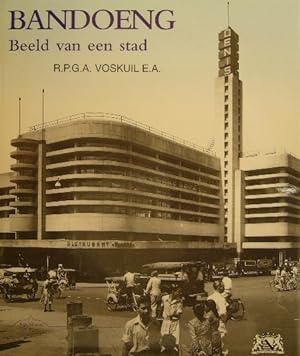Seller image for Bandoeng. Beeld van een stad. Bijdragen van C.A. Heshusius, K.A. van der Hucht, V.F.L. Poll, H.G. Spanjaard. 2nd edition. for sale by Gert Jan Bestebreurtje Rare Books (ILAB)