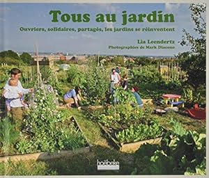Tous au jardin: Ouvriers solidaires partagés les jardins se réinventent