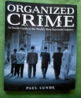 Bild des Verkufers fr Organized Crime. An Inside Guide to the Worlds Most Successful Industry. zum Verkauf von Versandantiquariat Sabine Varma